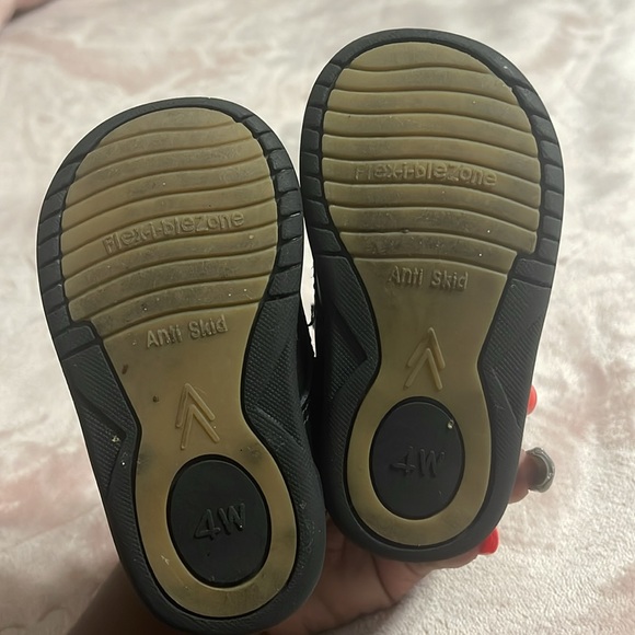 Infant walking shoes - Picture 2 of 2